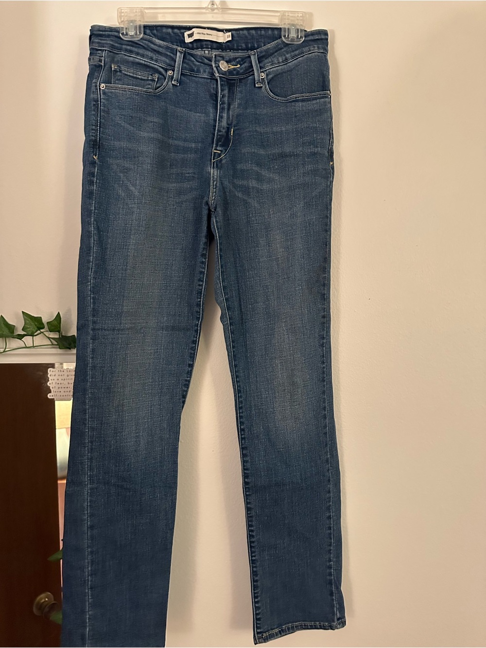 Levi's Women's Skinny Jeans in Medium Blue Denim